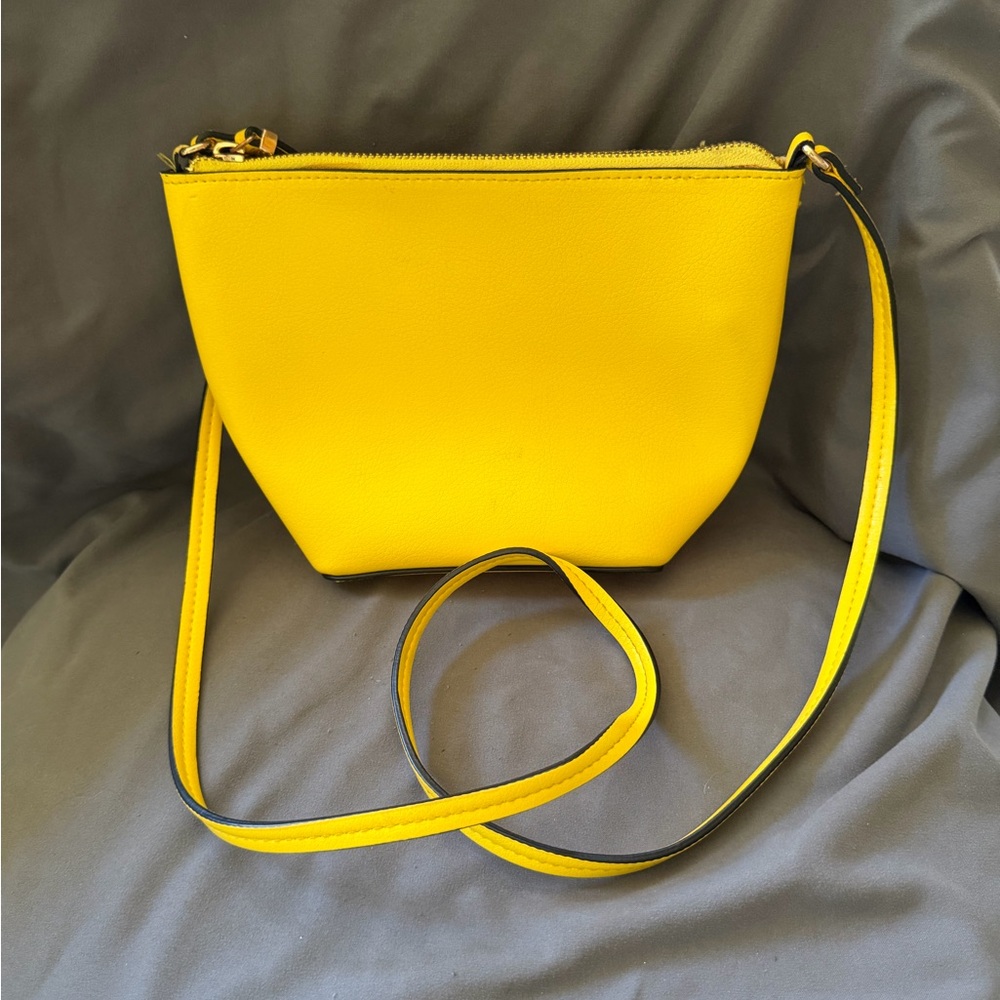 H&M Yellow Crossbody Bag – Sleek Everyday Shoulder Purse